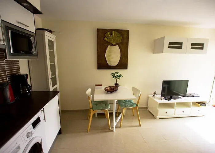 Book Jet - Hibiscus Beach Front